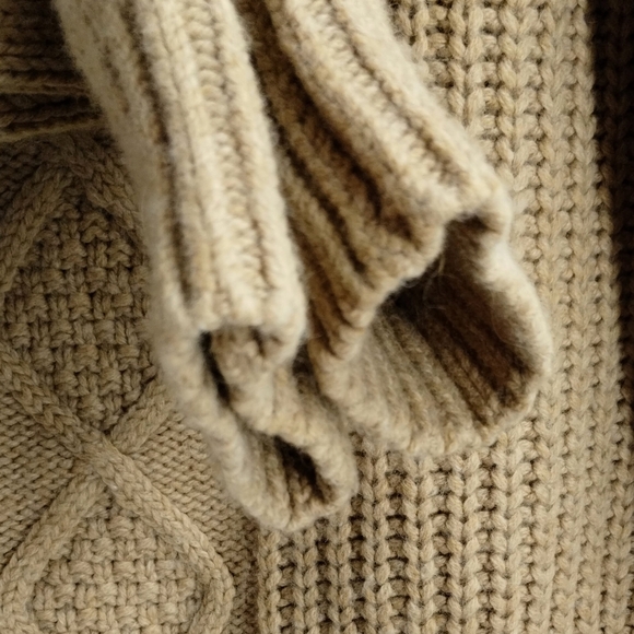 C. Wonder Sweater Camel Chunky Crew Neck‎ Cable Knit Tan - Picture 5 of 10